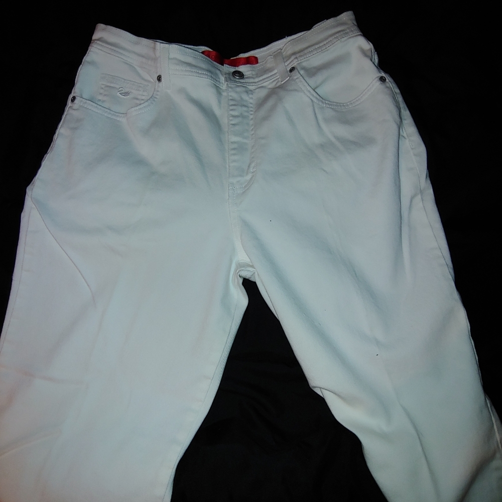 Gloria Vander built jeans